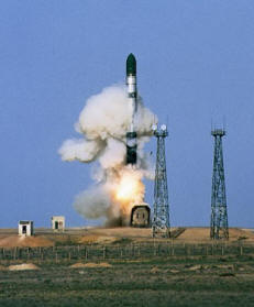 图文：发射中的俄罗斯SS-18弹道导弹